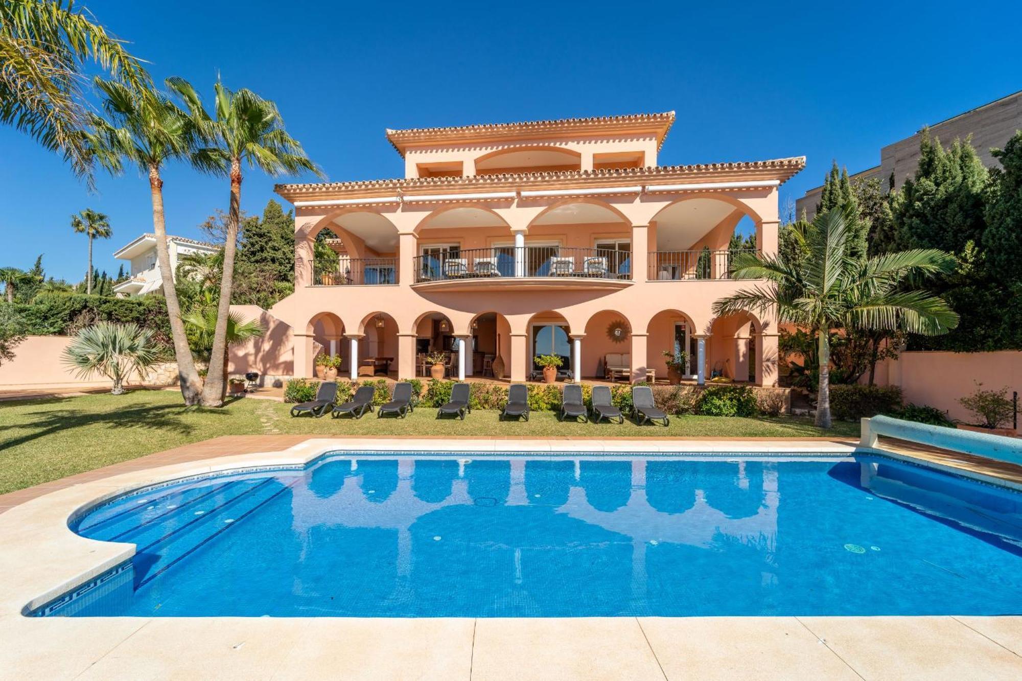 Beachside Villa With Panoramic Sea Views Benalmadena Exterior photo