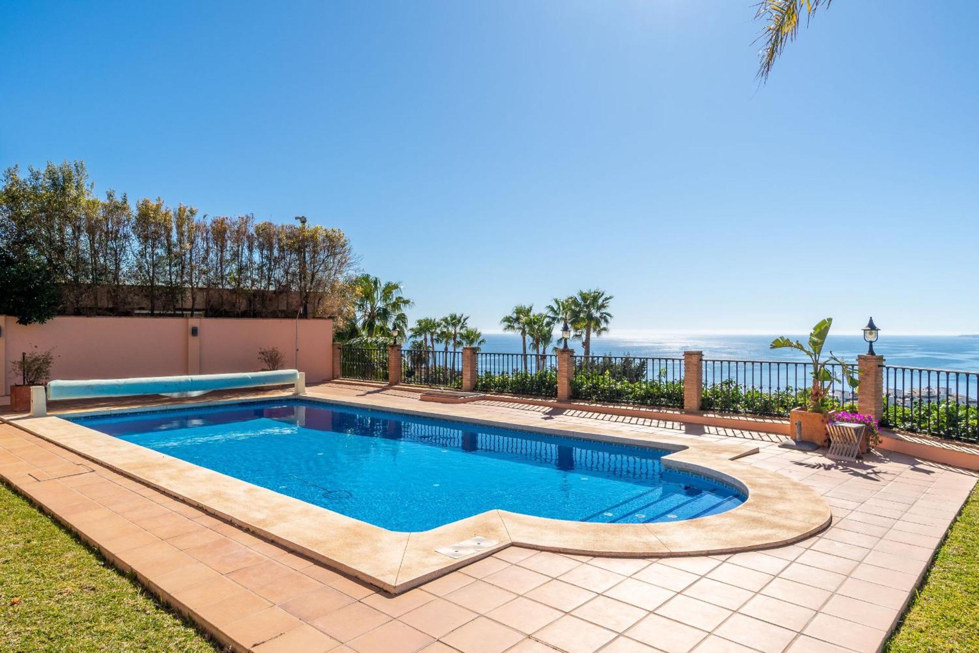 Beachside Villa With Panoramic Sea Views Benalmadena Exterior photo