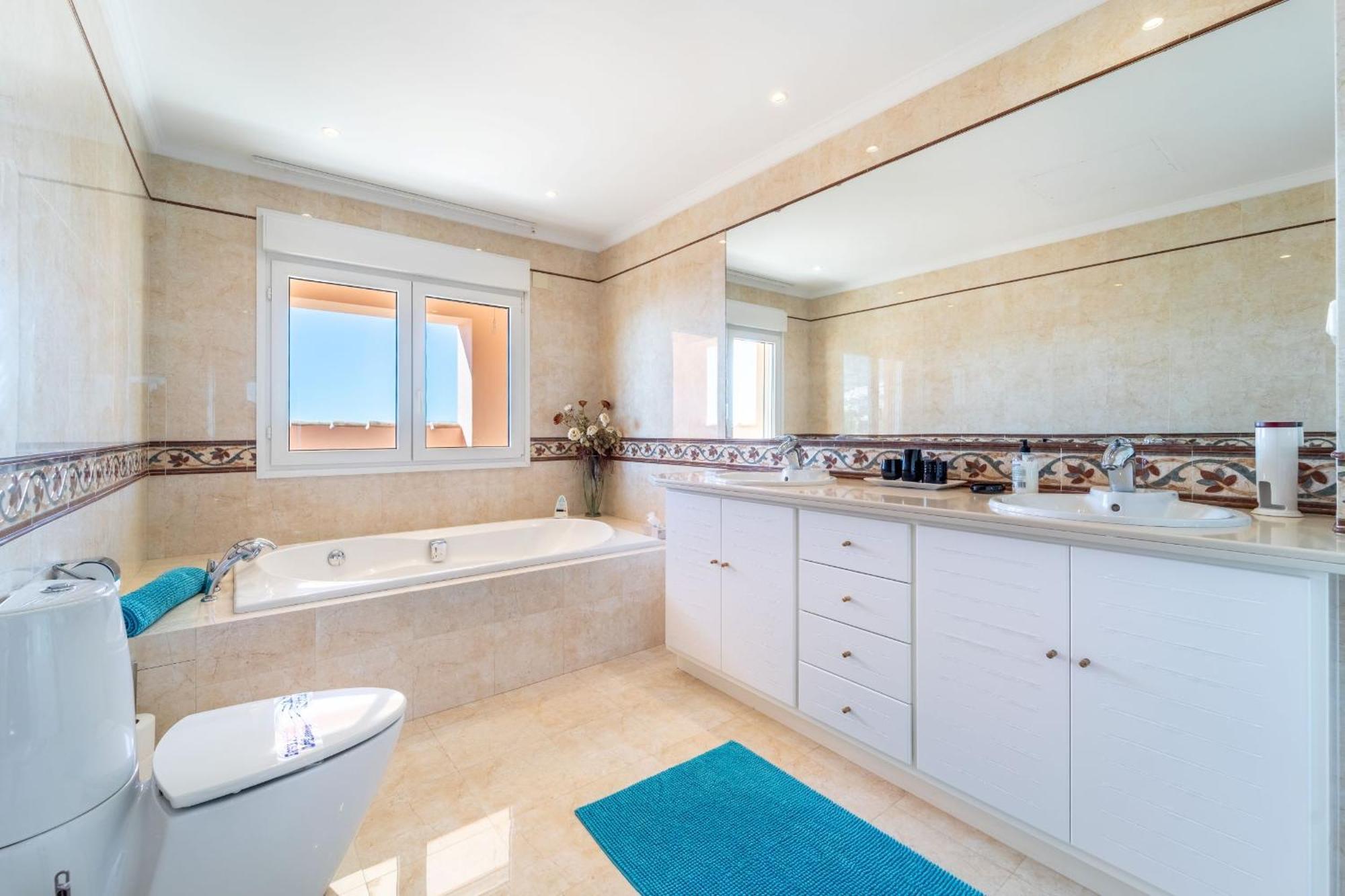 Beachside Villa With Panoramic Sea Views Benalmadena Exterior photo